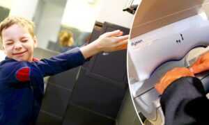 ハンドドライヤーは子どもの健康に悪い？ 13歳の調査が伝える子どもの耳鳴り