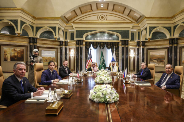 ウクライナ戦争終結へ協議　米ロ高官がサウジアラビアで緊急会談